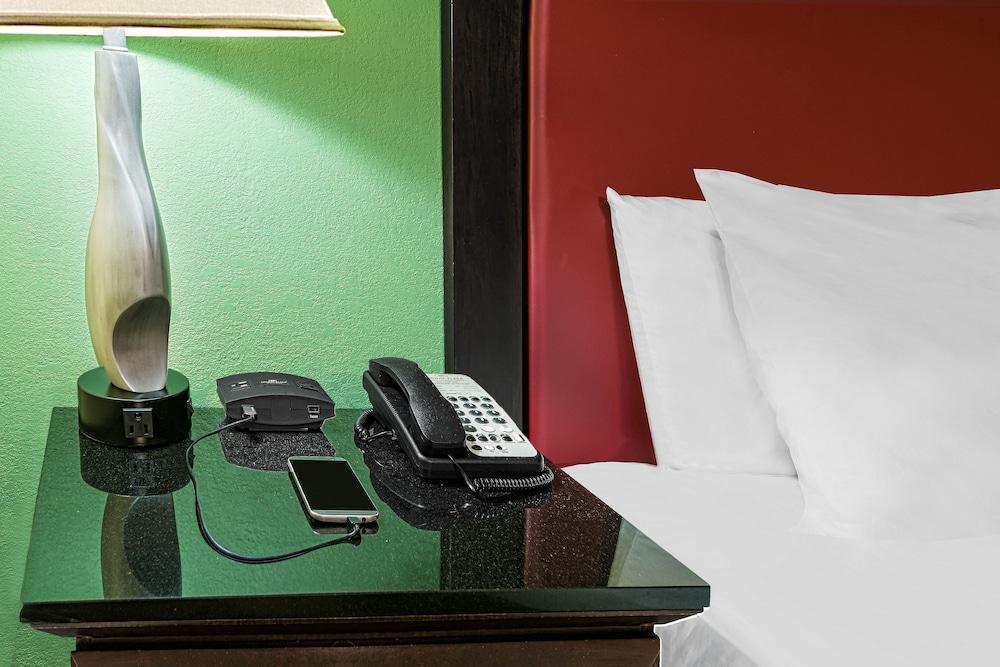 Crowne Plaza Suites Houston - Near Sugar Land Εξωτερικό φωτογραφία