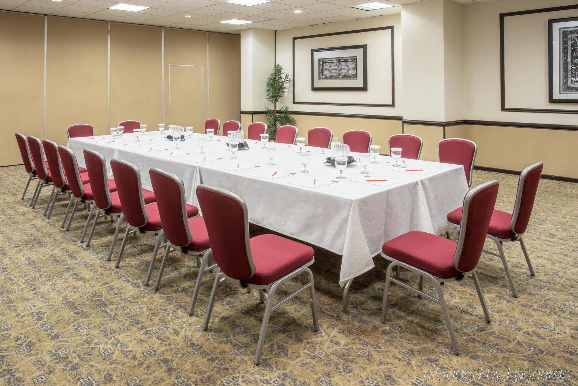 Crowne Plaza Suites Houston - Near Sugar Land Εξωτερικό φωτογραφία