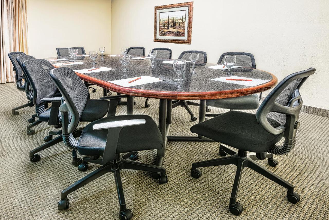 Crowne Plaza Suites Houston - Near Sugar Land Εξωτερικό φωτογραφία